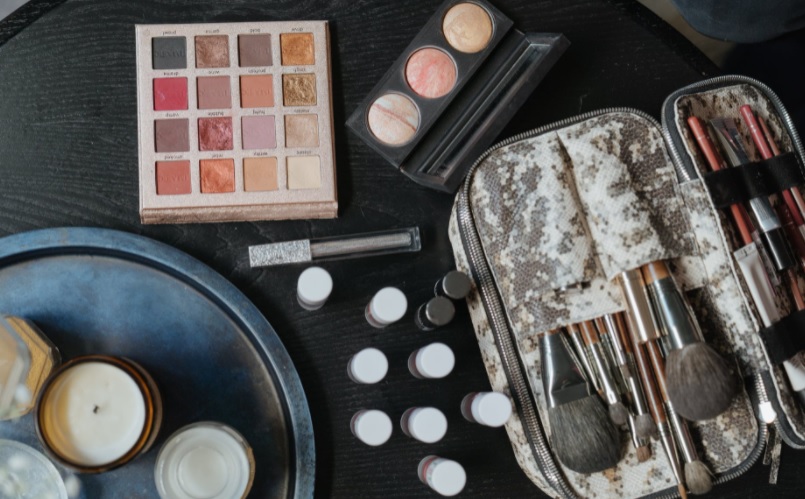 Women's Day Gifts 2022 | Makeup bags or Makeup kits Women's Day Gifts 2022 | Makeup bags or Makeup kits