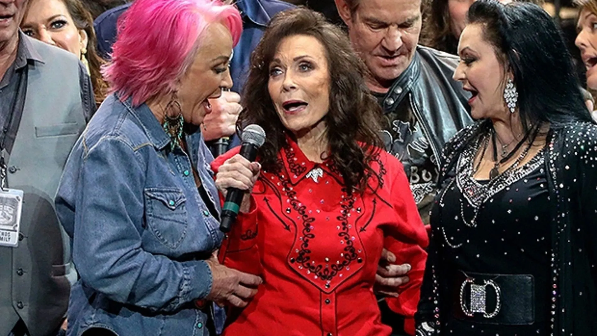Country Legend Loretta Lynn Dies At The Age Of 90